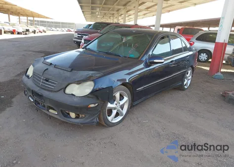 2006 Mercedes-Benz C 230 Sport z USA, uszkodzony, nr VIN WDBRF52H36A857758